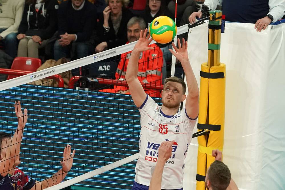 palleggiatore pallavolo in partita